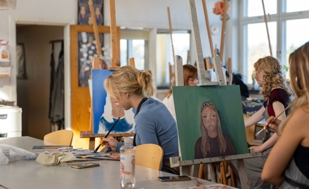 Specialsalar för bild, design, labb med mera på Nacka gymnasium.