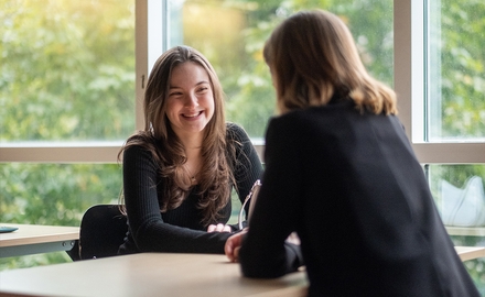 Elev och lärare på Kunskapsgymnasiet Liljeholmen