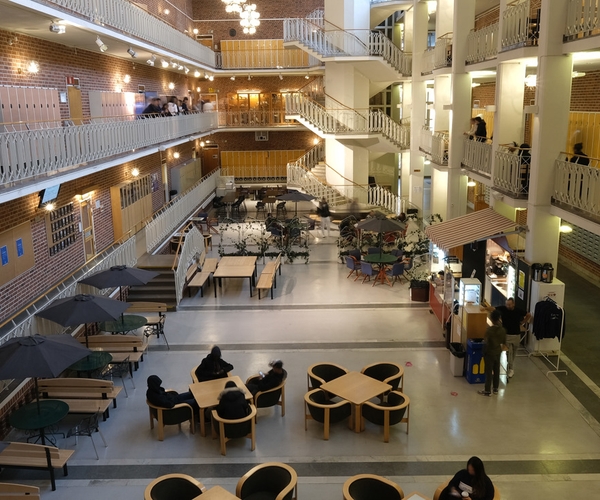 Bild på Midsommarkransens gymnasium