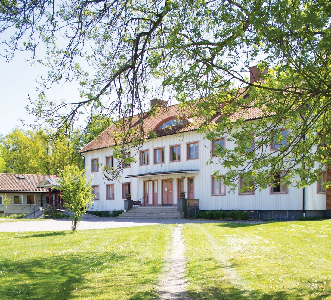 Vackstanäsgymnasiets huvudbyggnad