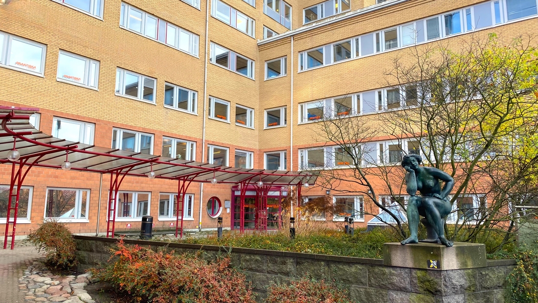 Praktiska Gymnasiet Nackas skolbyggnad.