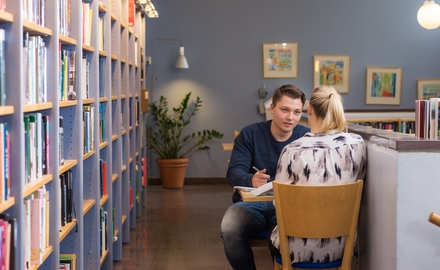 Tibble gymnasium campus Täbys skolbibliotek.