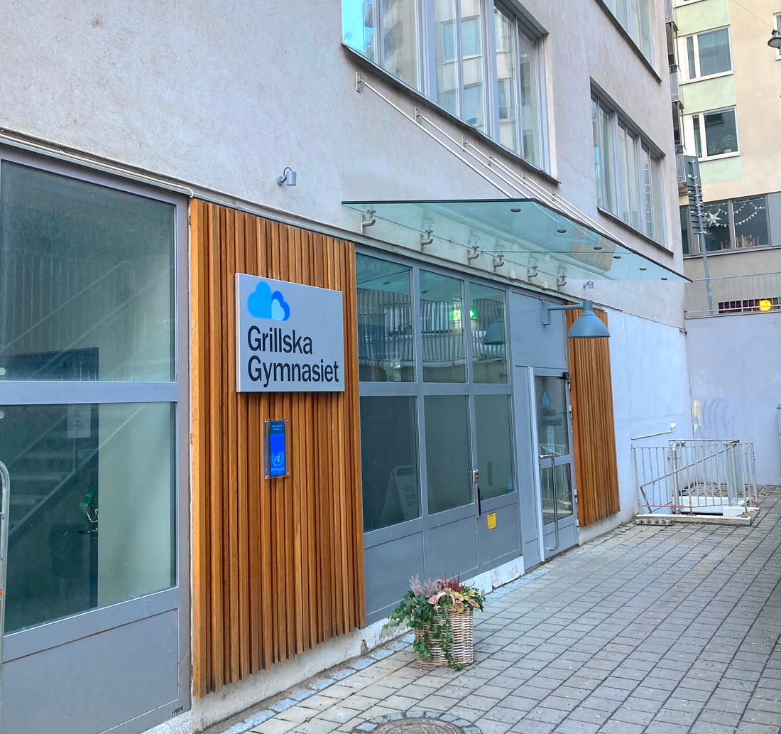 Ingången till Grillska Gymnasiet Kungsholmen.