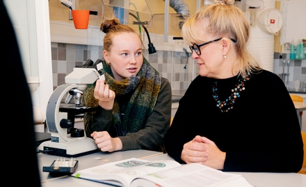 S:t Botvids gymnasium labbsalar.