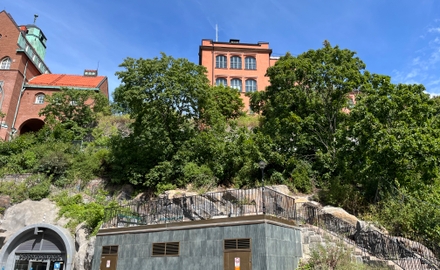 Skolbyggnaden sedd från Folkungagatan