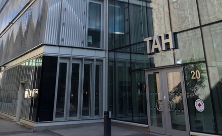 Entré till skolbyggnaden